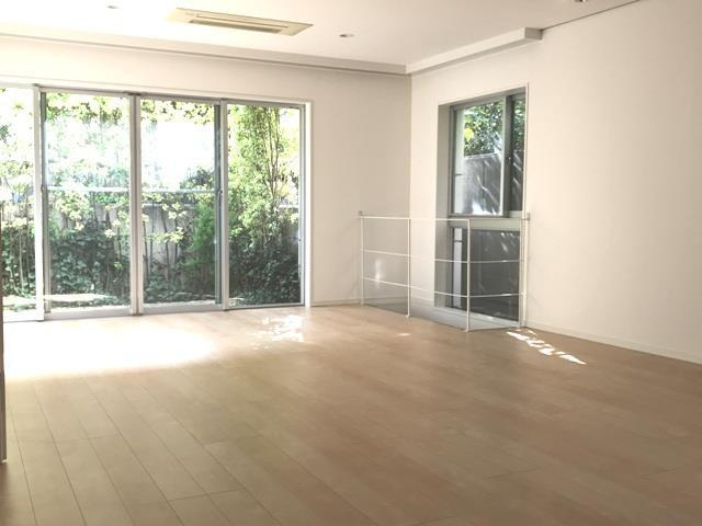 テラス乃木坂の居間・リビング|※写真は同タイプ住戸です。