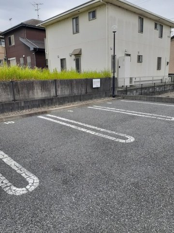 駐車場があるので、車を買う予定の方も安心です