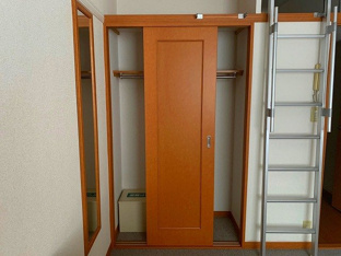 明るい色調の室内です