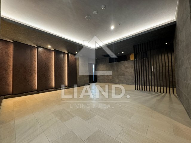 シーズンフラッツ渡辺通　春吉小学校区のエントランス|シーズンフラッツ渡辺通