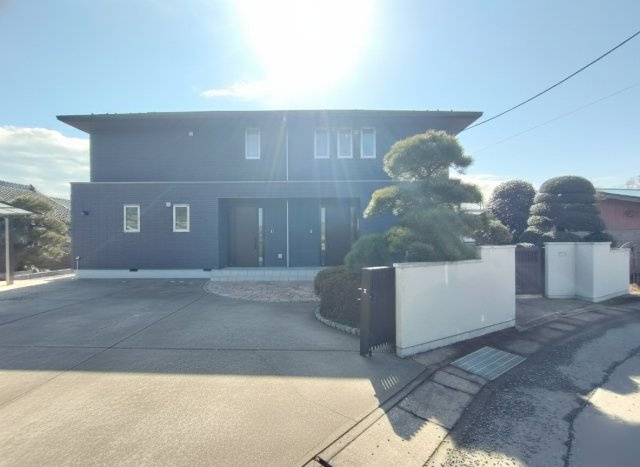 筑西市井上　築浅二世帯住宅の外観|7LDK、築浅二世帯住宅♪カースペース3台以上駐車可！カーポート付きです（＾＾）
2026年2月撮影