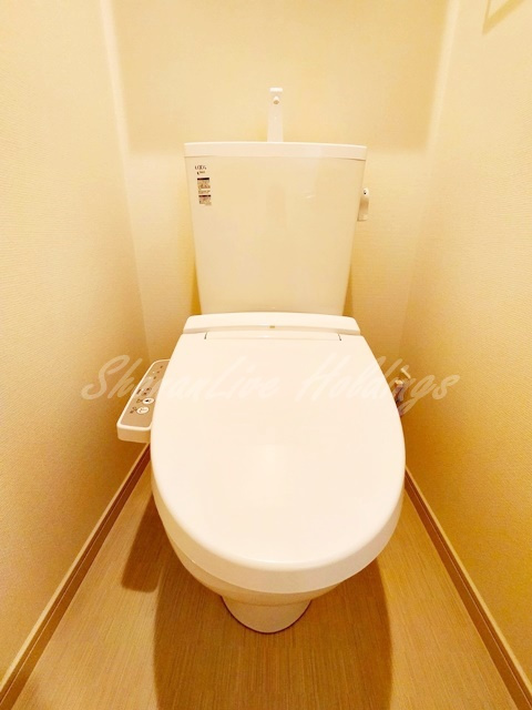 鎌倉市材木座５丁目のアパートのトイレ|清潔感のあるトイレです