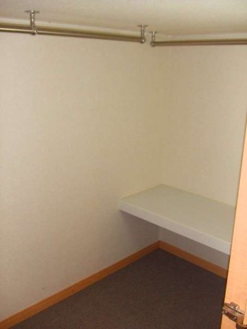 ウォークインクローゼット内部