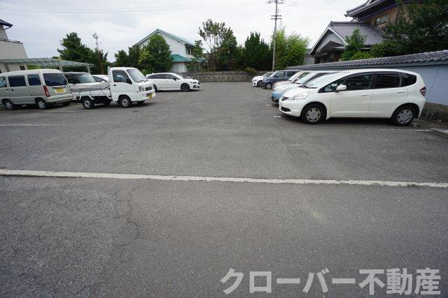 ハートマンションの駐車場