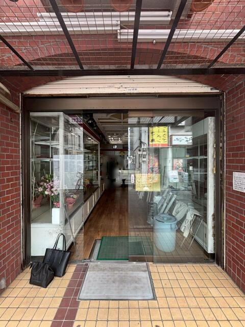 アルファビルのエントランス| 