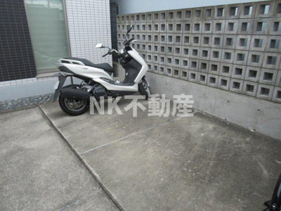 【駐車場】 | ル・グランアコルネ・アネックス（長瀬賃貸） | バイク置き場、空きはご確認下さい
