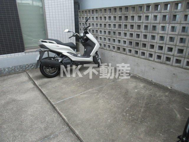 【駐車場】 | ル・グランアコルネ・アネックス（長瀬賃貸） | バイク置き場、空きはご確認下さい