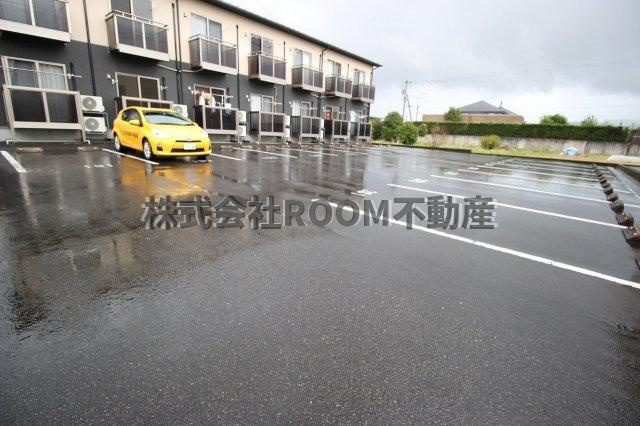 エレファントマンション16号館の駐車場|駐車場があるので、車を買う予定の方も安心です