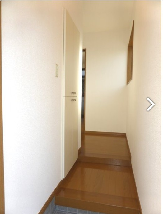 ヒルズ皇山の玄関|同建物別部屋
