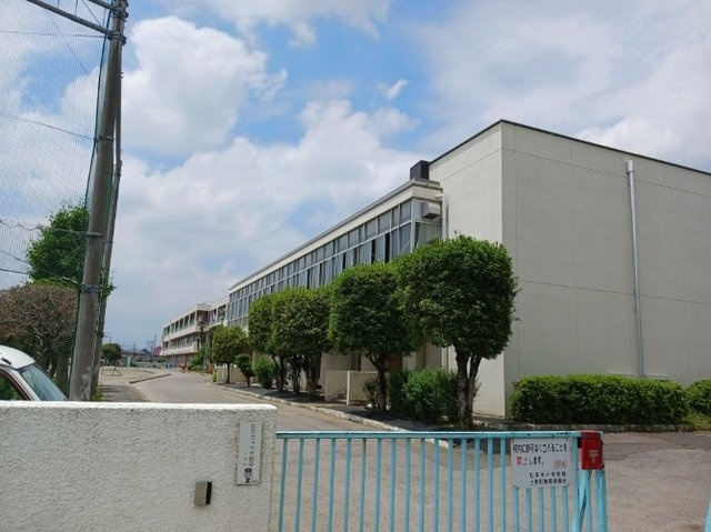 上里町立七本木小学校まで360m