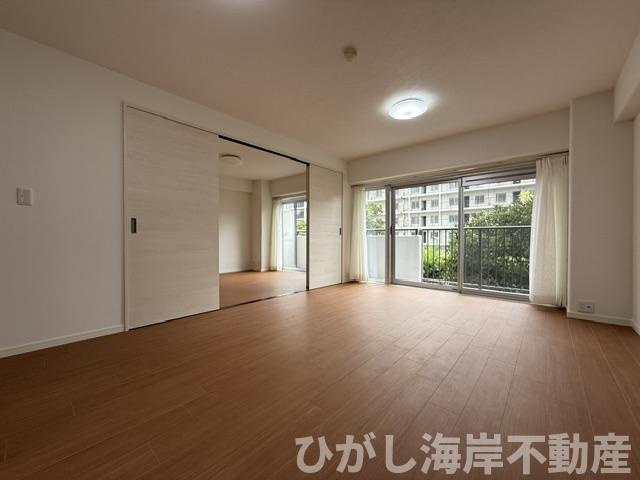 パレ平塚すみれ平四番館　の居間・リビング|6月12日撮影　新規リフォーム中　10.6帖　LDK
