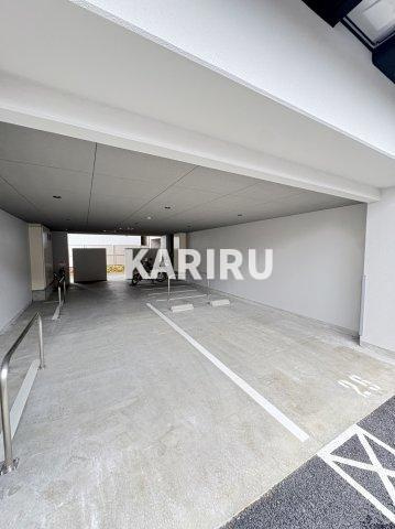 ＡＮＤ　ＴＥＲＲＡＣＥ　文の里の駐車場
