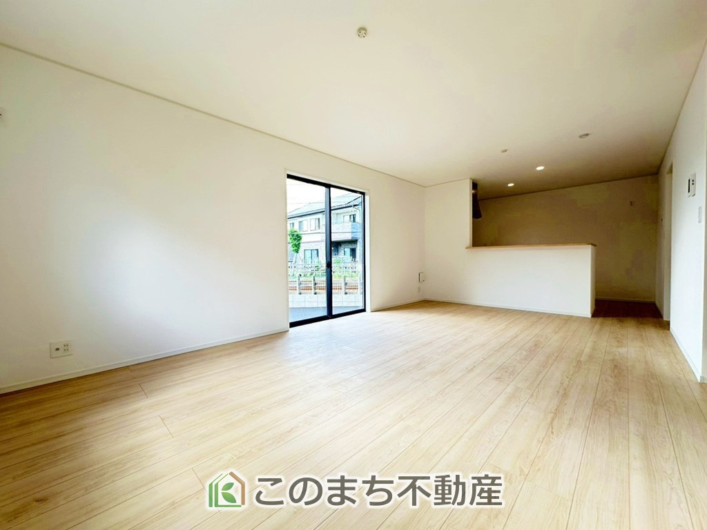 CRADLEGARDEN宇都宮市東町第2の居間・リビング|オープンでのびやかな空間を生み出す、こだわりの広がりとゆとり。家族と過ごす時間を大切にしたい方にぴったりの明るくゆとりある住空間です。
