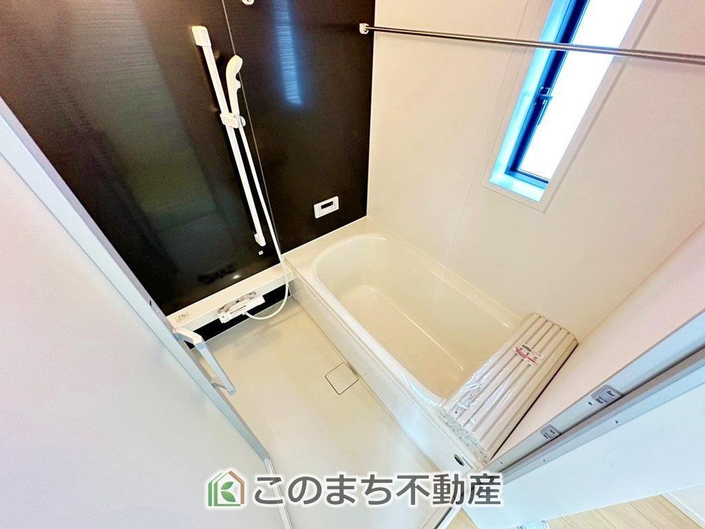 CRADLEGARDEN宇都宮市東町第2の浴室|"ゆったり１坪バスには換気・乾燥・暖房機能付き！！
大人も足を伸ばせるゆったり浴槽！！
ご家族皆さんで入っても、一人でゆっくり入っても一日の疲れを癒してくれるお風呂です！！"
