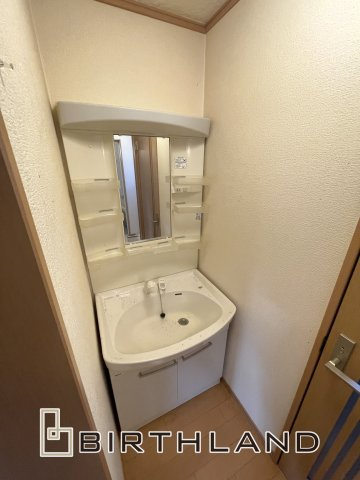 いわき市常磐湯本町三函　店舗付住宅の独立洗面台