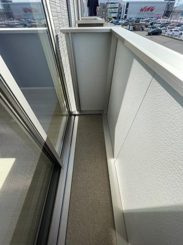 【バルコニー】 | アズール | ※現状を優先とします（内装設備が異なる場合がございます）
※同建物別室参考写真