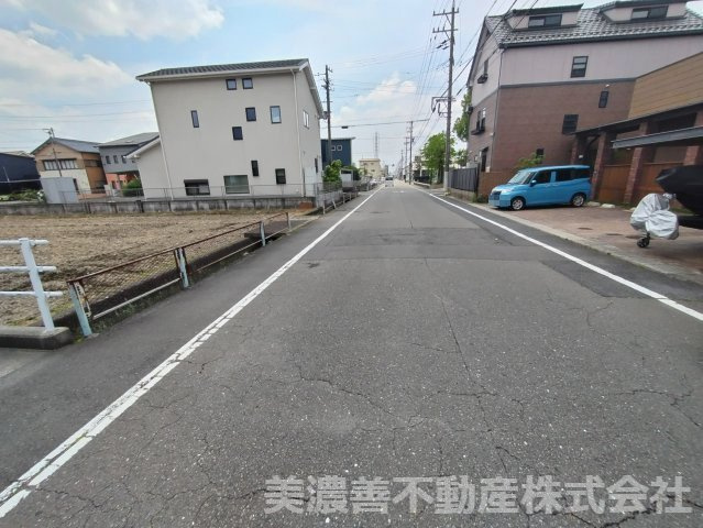 ６７０６２　岐阜市六条北３丁目土地の前面道路含む現地写真