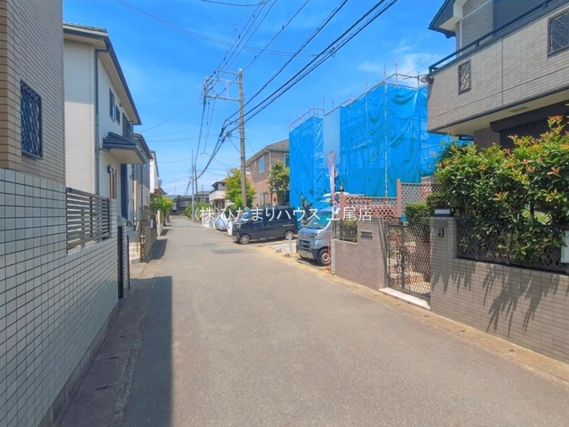 西区プラザ620番　新築戸建　ハートフルAの前面道路含む現地写真
