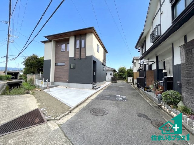 ●3(土)4(日)現地説明会！　天理市平等坊町　限定1邸の前面道路含む現地写真|周辺は閑静な住宅街！前面道路広々で車の出し入れも便利です。駐車が苦手な方でも安心して車庫入れできます！