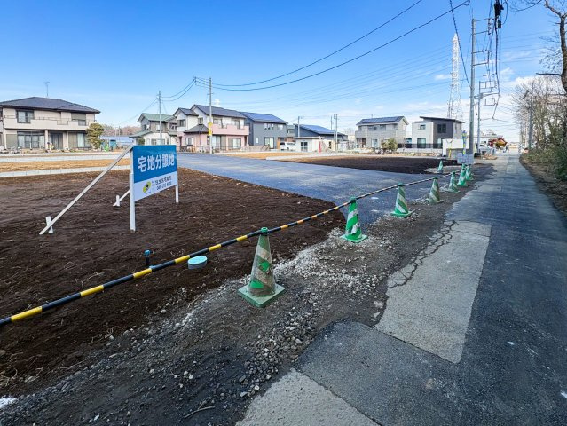 コンフォートプレイス川越市下松原3期　全5区画の前面道路含む現地写真|前面道路はセットバック済みです。