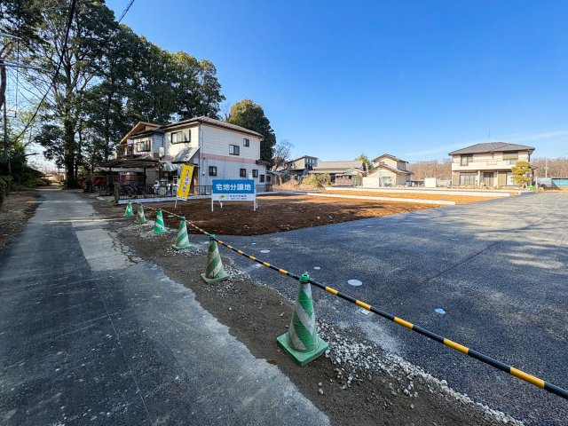 コンフォートプレイス川越市下松原3期　全5区画の前面道路含む現地写真|交通量の少ない静かな立地のため、小さなお子さまがいるご家庭にも安心の住環境です。
