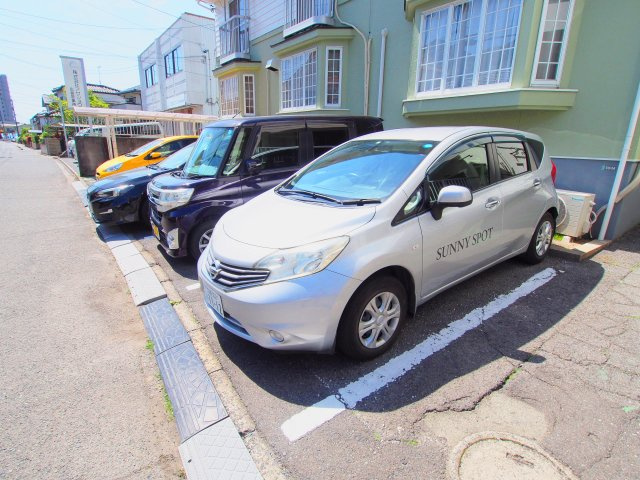 コーポホコトリ　B棟の駐車場