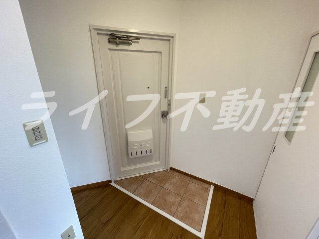大宝 小阪本町ロイヤルハイツの玄関|ゆったりとした玄関です