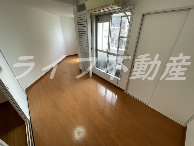 大宝 小阪本町ロイヤルハイツの居間・リビング|ゆったりとした居間です