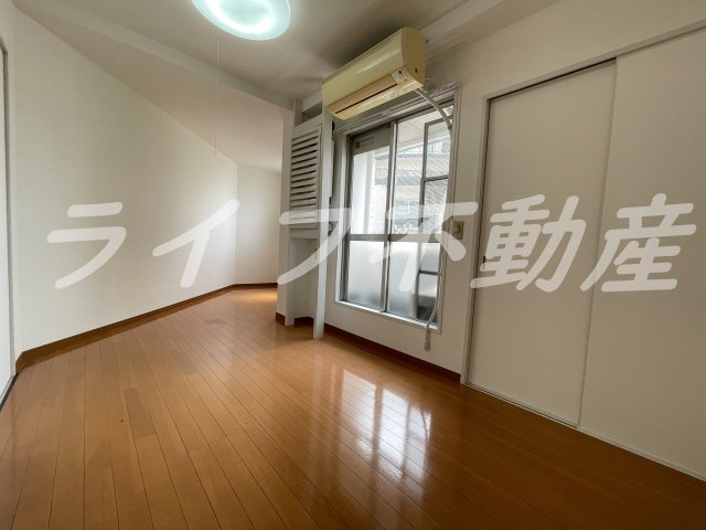大宝 小阪本町ロイヤルハイツの居間・リビング|リビングです