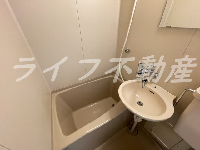 大宝 小阪本町ロイヤルハイツの浴室|ゆったり過ごせるお風呂です