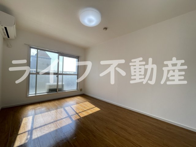 大宝菱屋西ロイヤルハイツの居間・リビング|ゆったり過ごせるリビングです