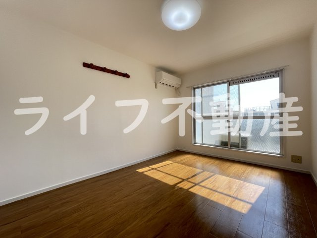 大宝菱屋西ロイヤルハイツの居間・リビング|ゆったり過ごせる居間です