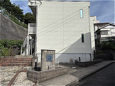 落ち着いた雰囲気の外観です
