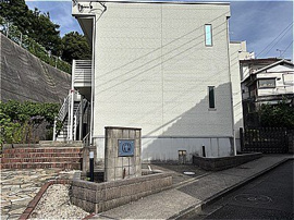 落ち着いた雰囲気の外観です