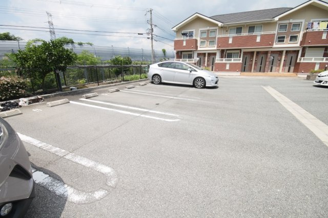 ウエスト イリーデⅡの駐車場|駐車場があるので、車を買う予定の方も安心です