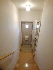 明るい玄関です