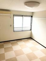 カーペットの模様は部屋ごどに異なります。