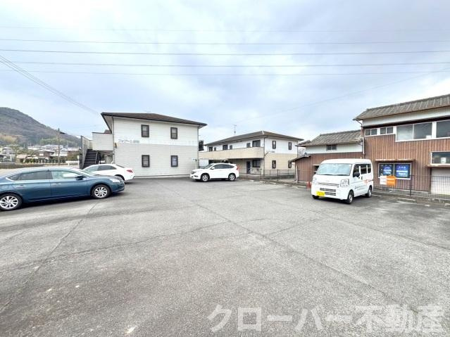 フォブール綾歌の駐車場
