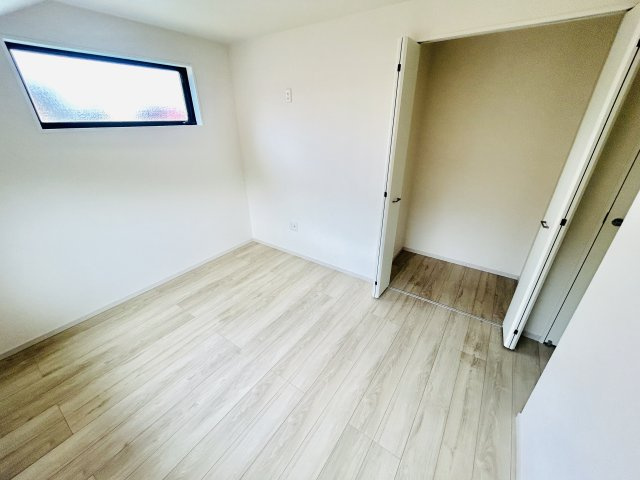 千葉市中央区松ケ丘町７期の洋室
