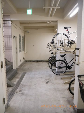 【駐輪場】 | ジェイパーク要町 | 屋根付きの駐輪場となっていますので、雨の日でも大切な自転車が濡れずに済みます。