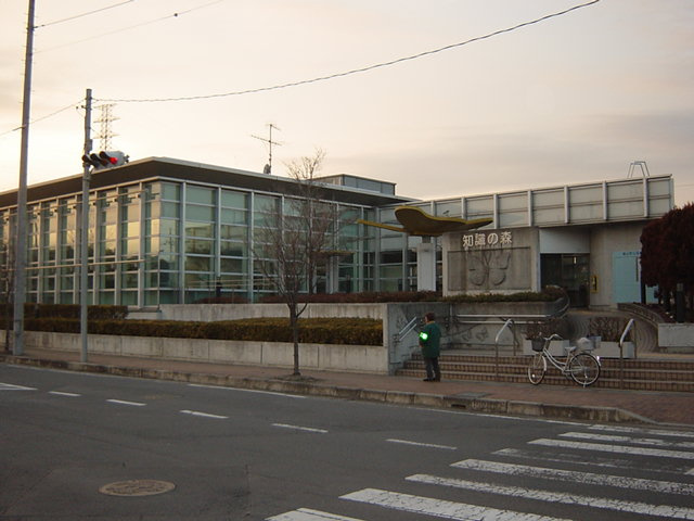 嵐山町立図書館まで400ｍ