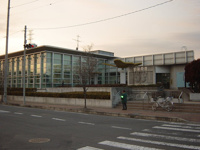 嵐山町立図書館まで400ｍ