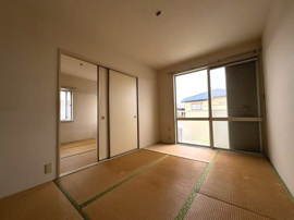 フローリングだけでなく、和室もあります
