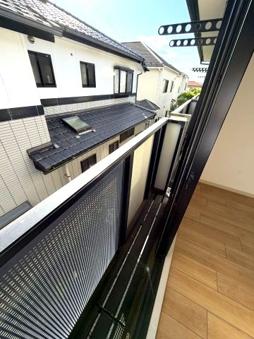 外からの目が気にならないバルコニーで洗濯物が干せます