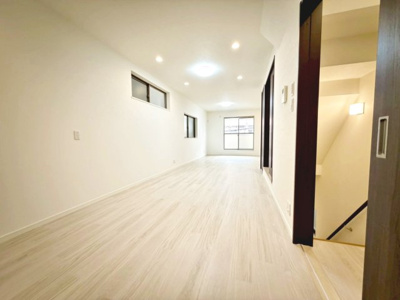 【居間・リビング】 | 今川４丁目　中古一戸建