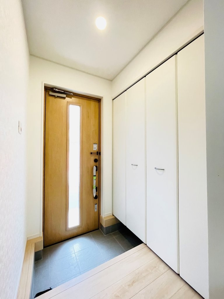 豊田市神池町第2　新築分譲住宅　全2棟　2号棟の玄関|大容量のシューズボックス付きで玄関が靴で散らかりません。