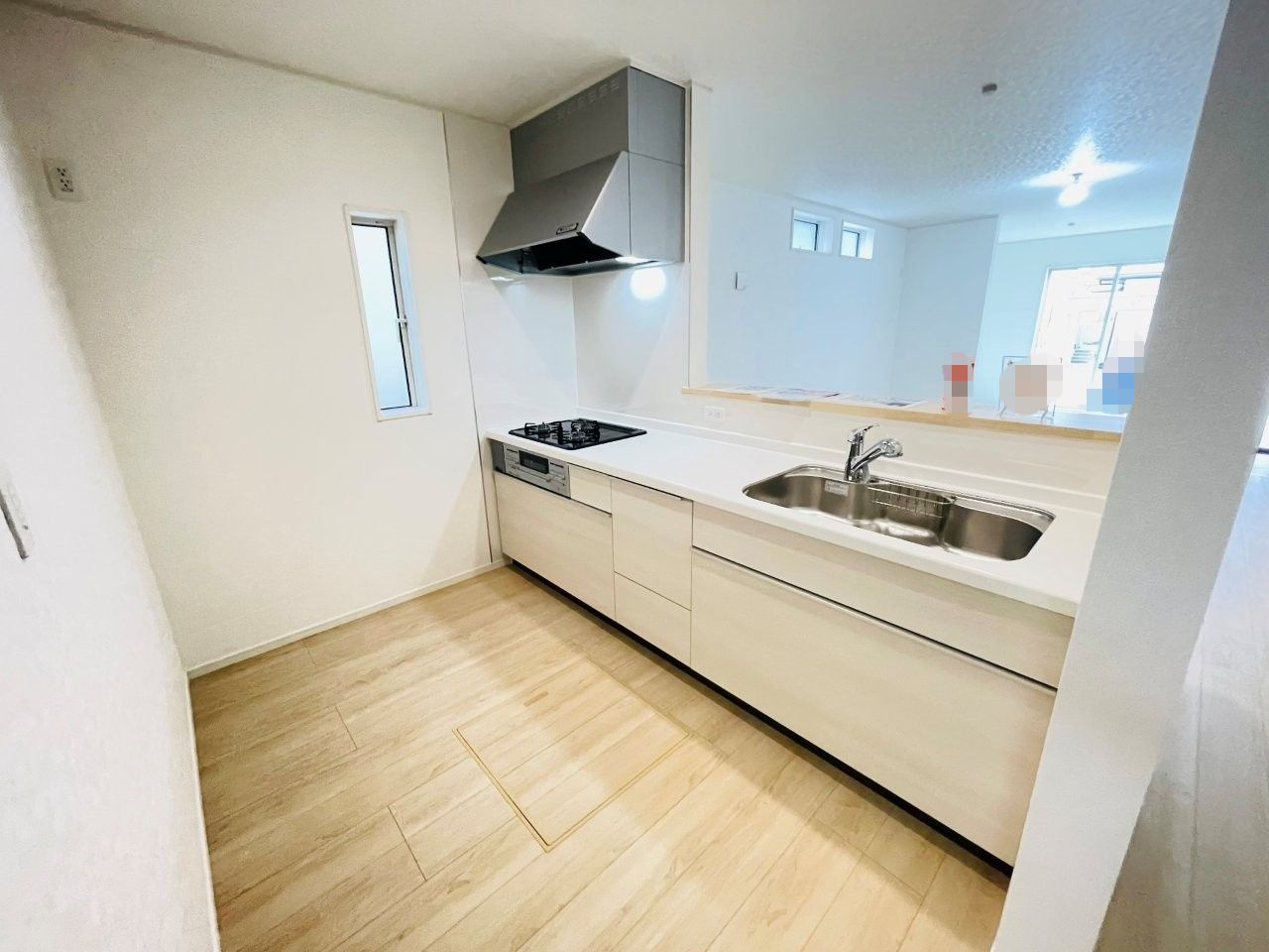 豊田市神池町第2　新築分譲住宅　全2棟　2号棟のキッチン|広いシステムキッチンでお子様と一緒にお料理もできます。