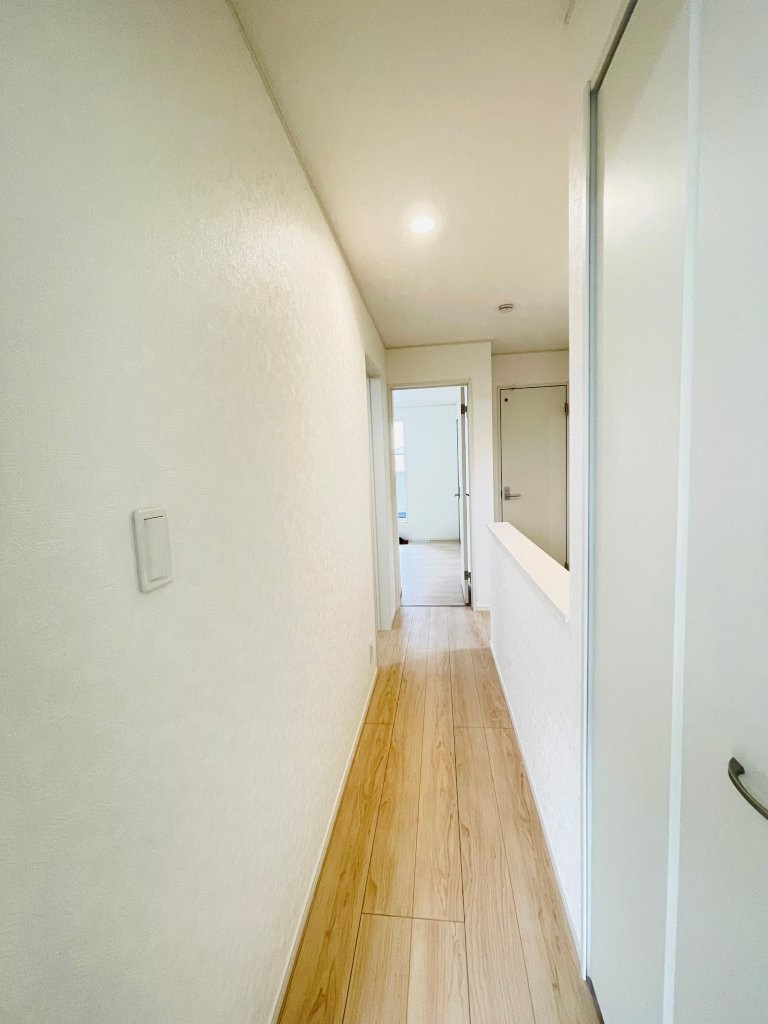 豊田市神池町第2　新築分譲住宅　全2棟　2号棟のその他共用部分|2階廊下にも便利な収納付き♪