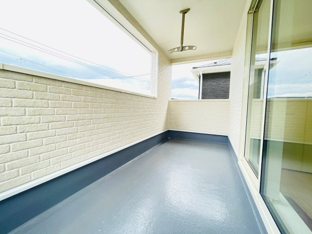 豊田市神池町第2　新築分譲住宅　全2棟　2号棟のバルコニー|多用途に使えるインナーバルコニー付き。突然の雨でも安心です♪