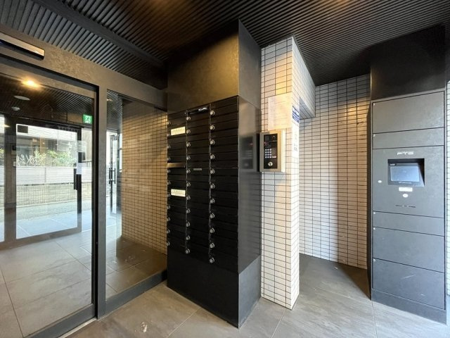 Apartment祐天寺のエントランス